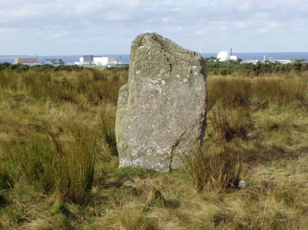 Dounreay_Standing_Stone_with_reactor_behind_-_geograph.org.uk_-_914993