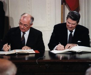 Reagan_and_Gorbachev_signing_edited
