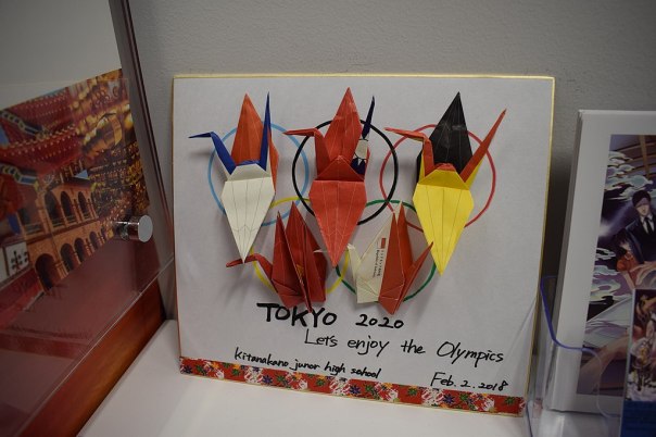 1024px-Tokyo_2020_Olympics_cranes_at_the_Taiwan_Cultural_Center_in_Tokyo