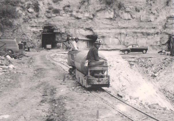 [2]Navajo miners near Cove, Ariz., in 1952- Credit serc.carleton.edu