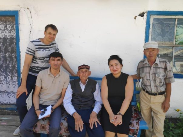 6_With-Atashka_group-photo_Znamenka-1160x870