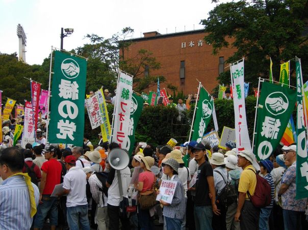 Anti-Nuclear_Power_Plant_Rally_on_19_September_2011_at_Meiji_Shrine_Outer_Garden_07